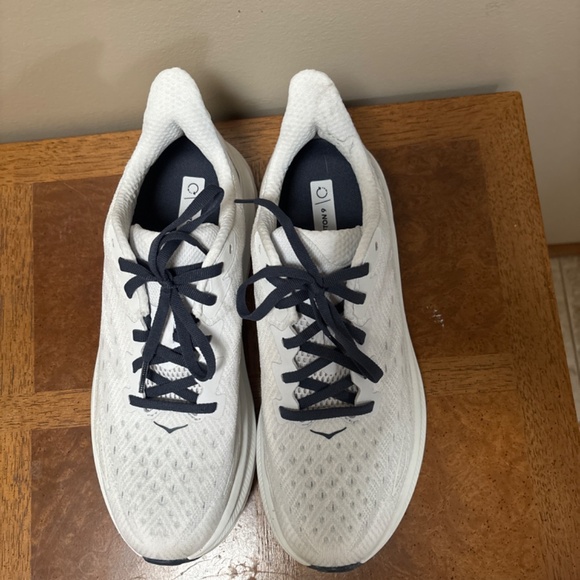 Hoka Clifton 9 women’s size 10 - Picture 2 of 8
